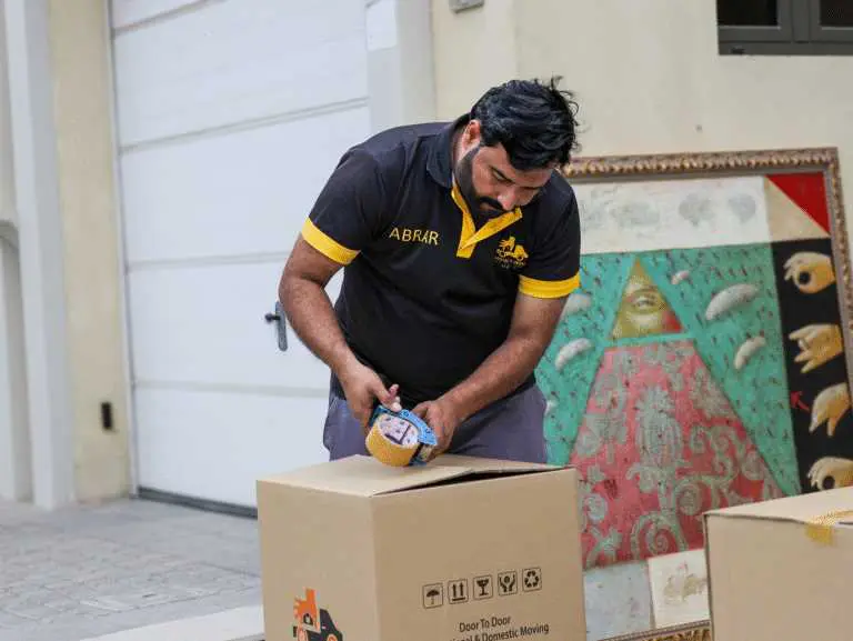 moving and storage services in dubai