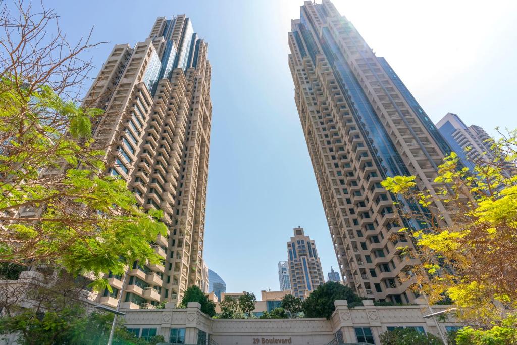 Movers in downtown burj Khalifa Dubai Mall